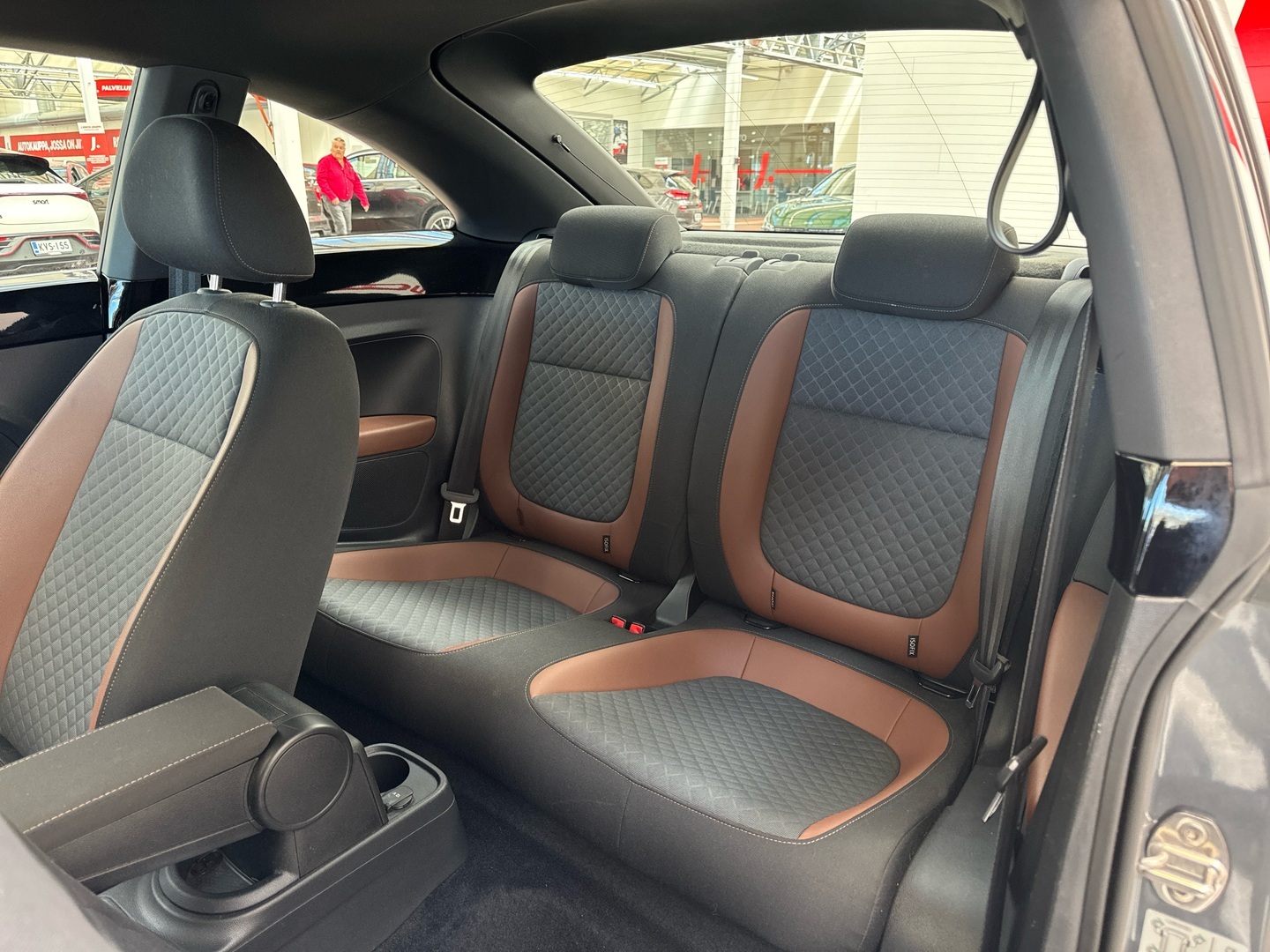 VOLKSWAGEN Beetle 2016