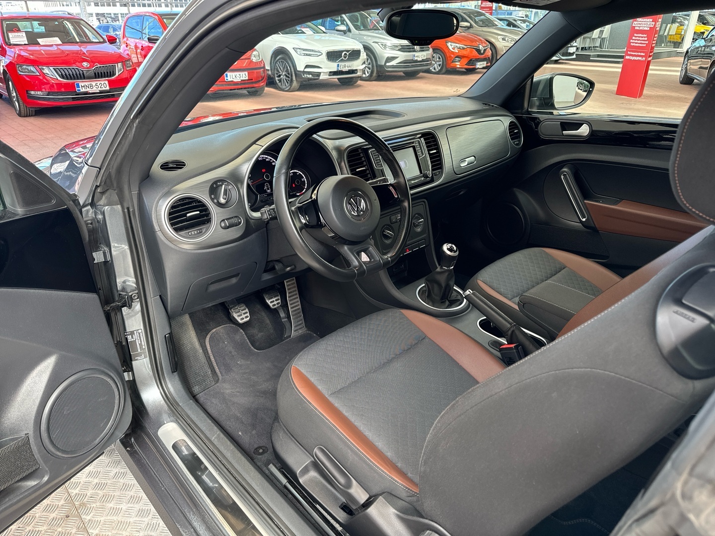 VOLKSWAGEN Beetle 2016