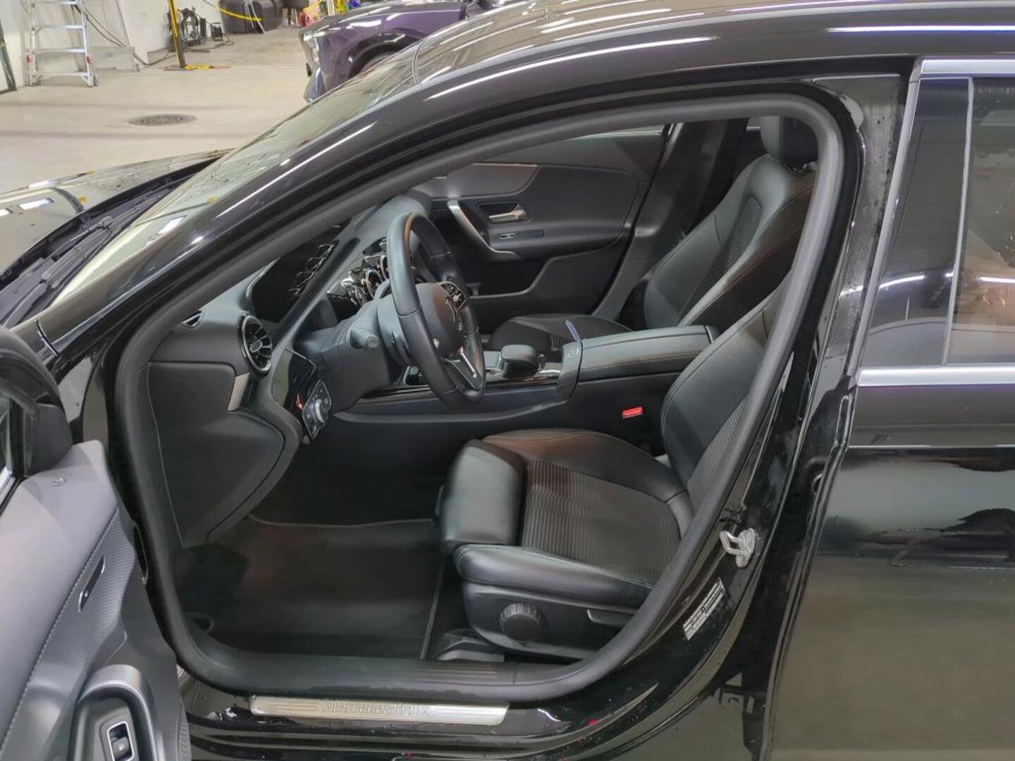 MERCEDES-BENZ A 2022