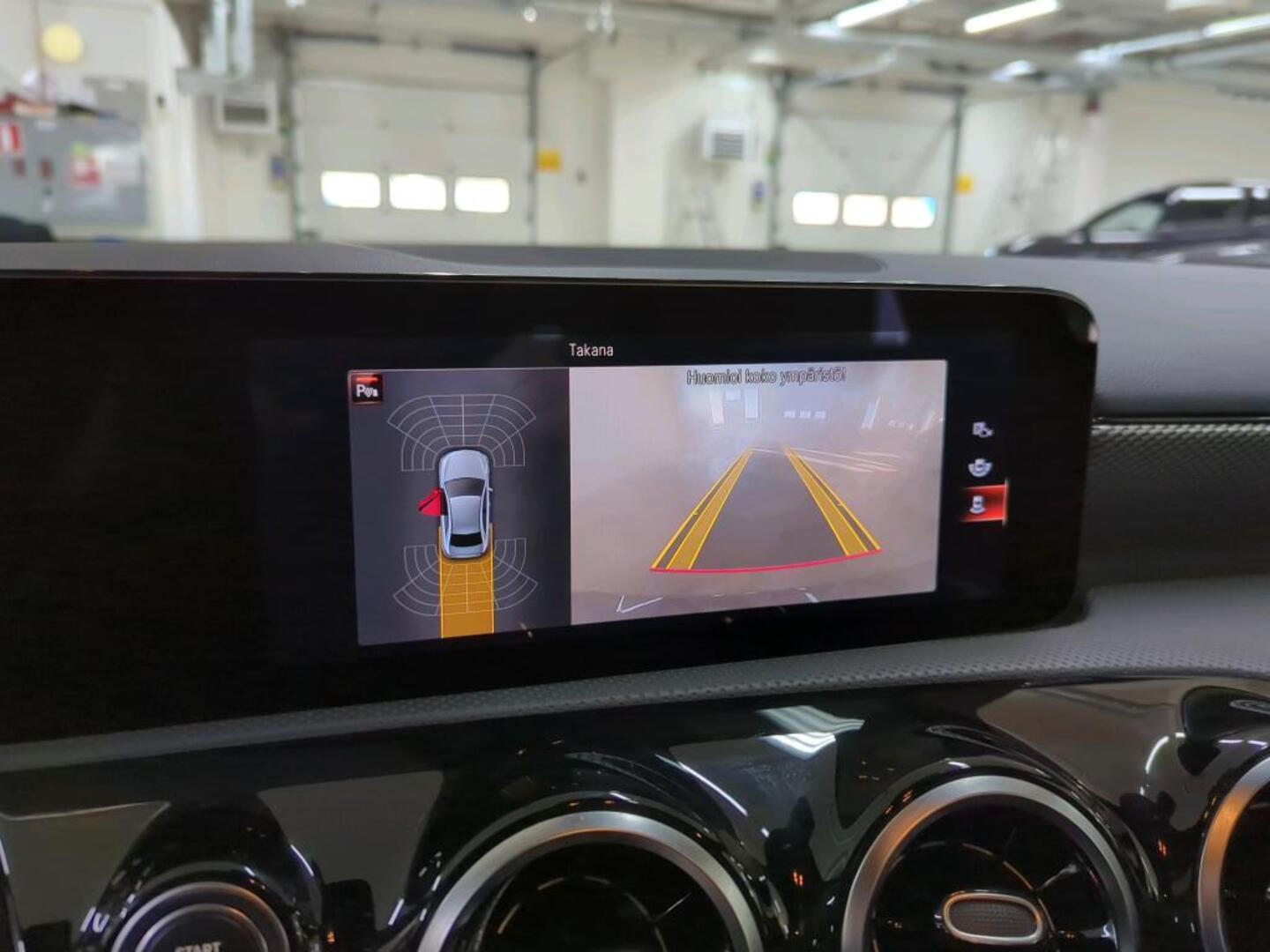 MERCEDES-BENZ A 2022