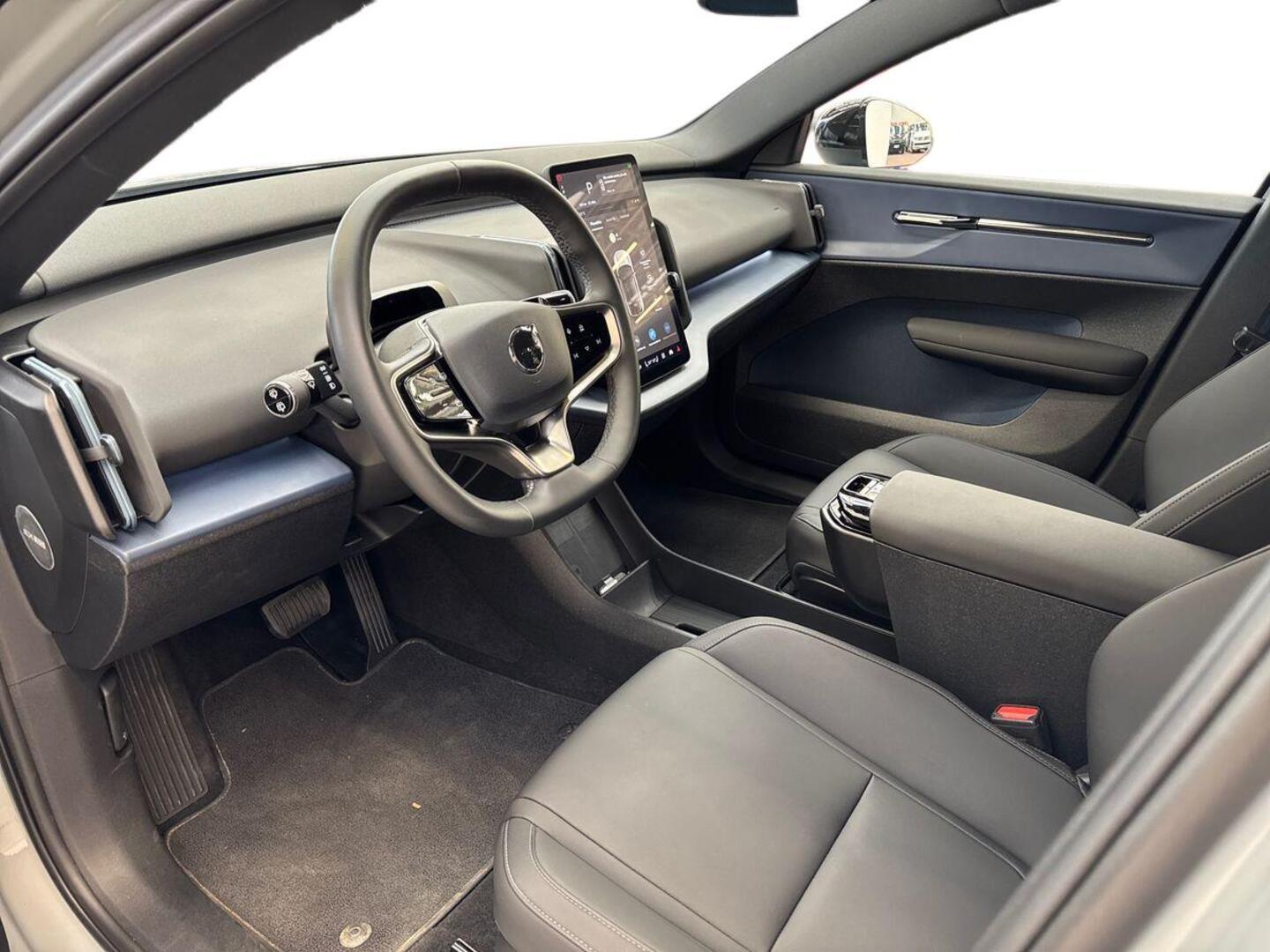 VOLVO EX30 7