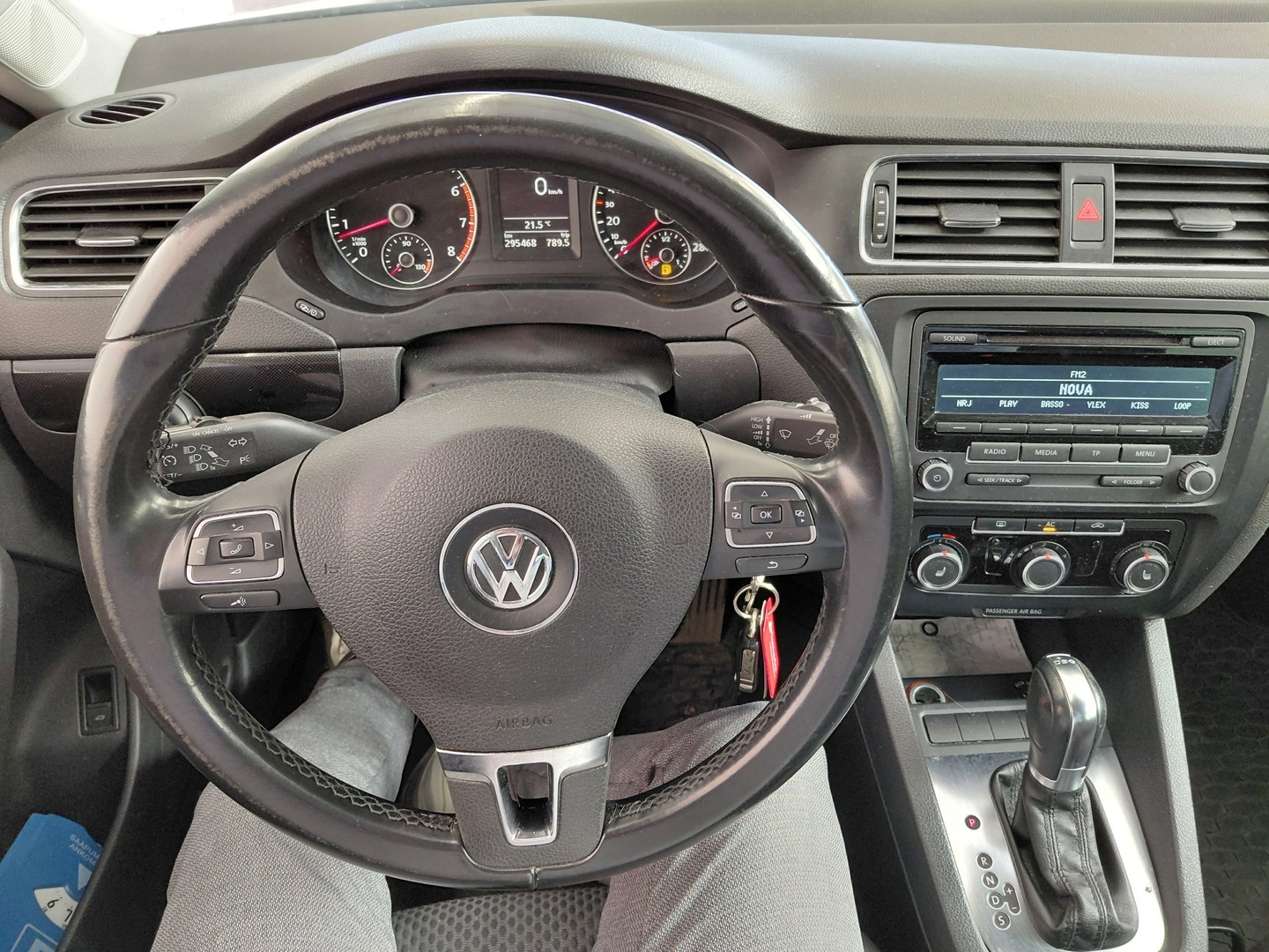 VOLKSWAGEN Jetta 2012