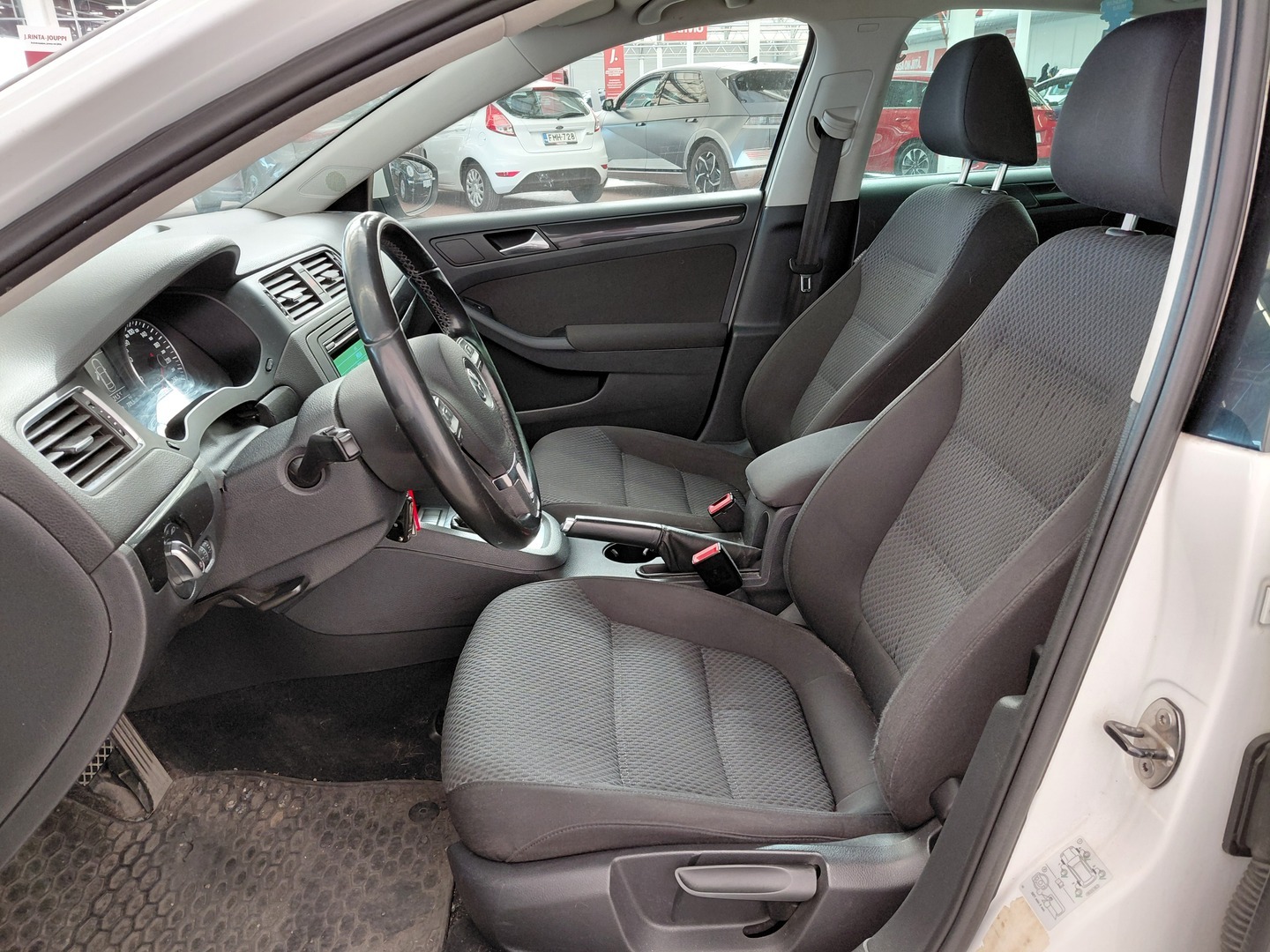 VOLKSWAGEN Jetta 2012