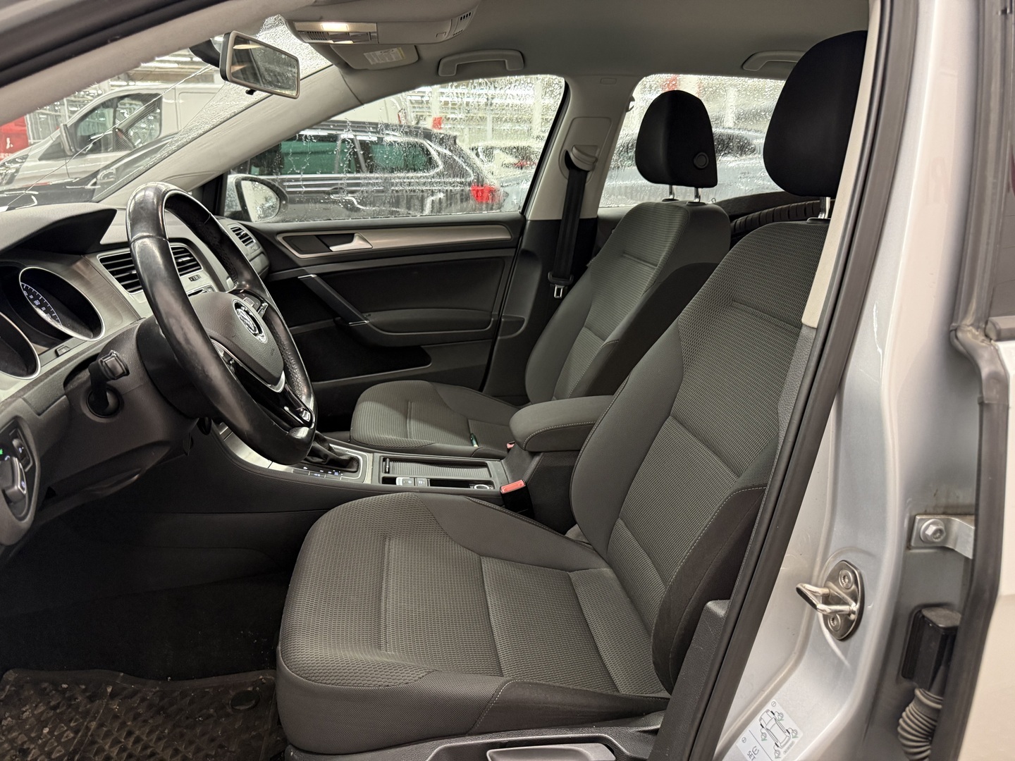 VOLKSWAGEN Golf 2014