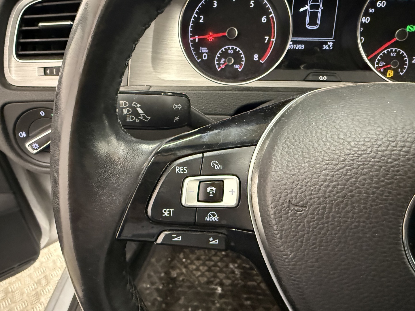 VOLKSWAGEN Golf 2014