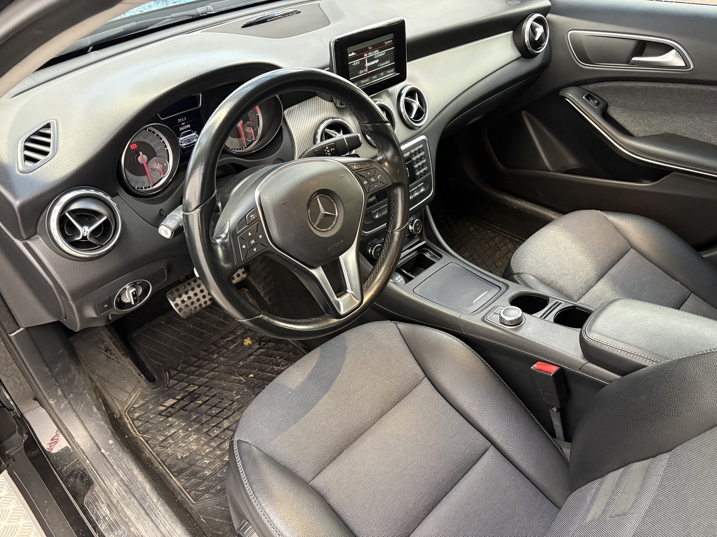 MERCEDES-BENZ GLA 2015