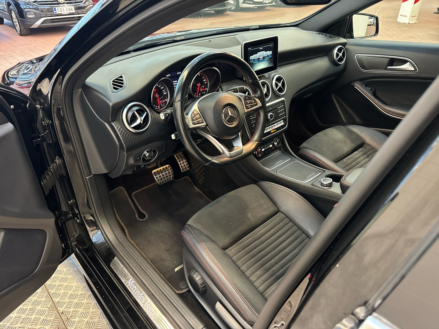 MERCEDES-BENZ A 2016