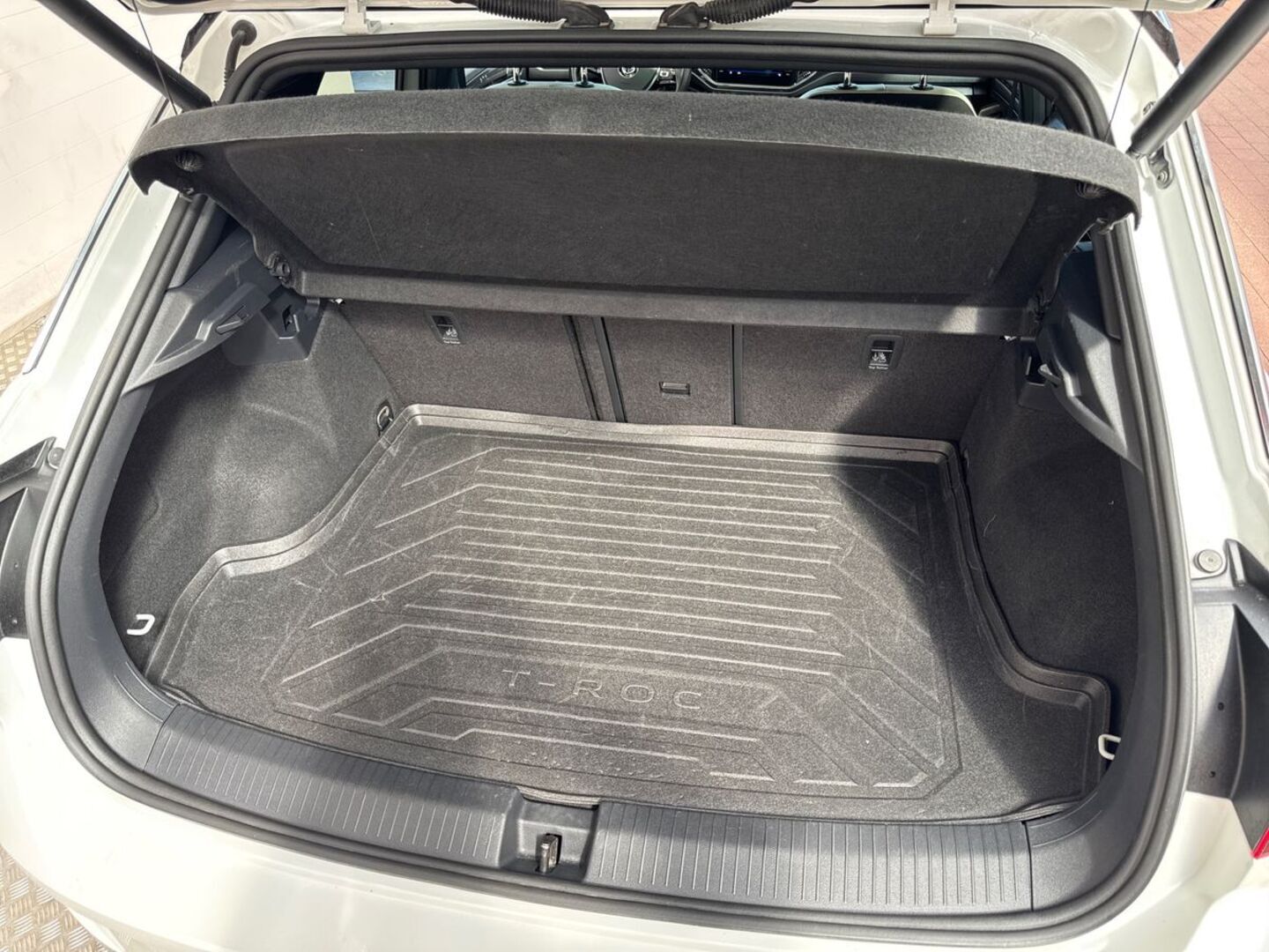 VOLKSWAGEN T-Roc 11