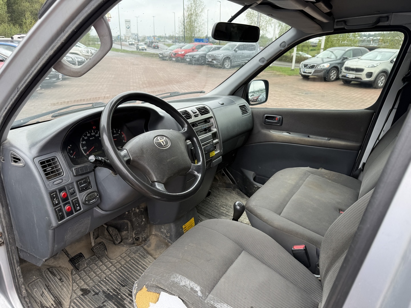 TOYOTA Hiace 2010