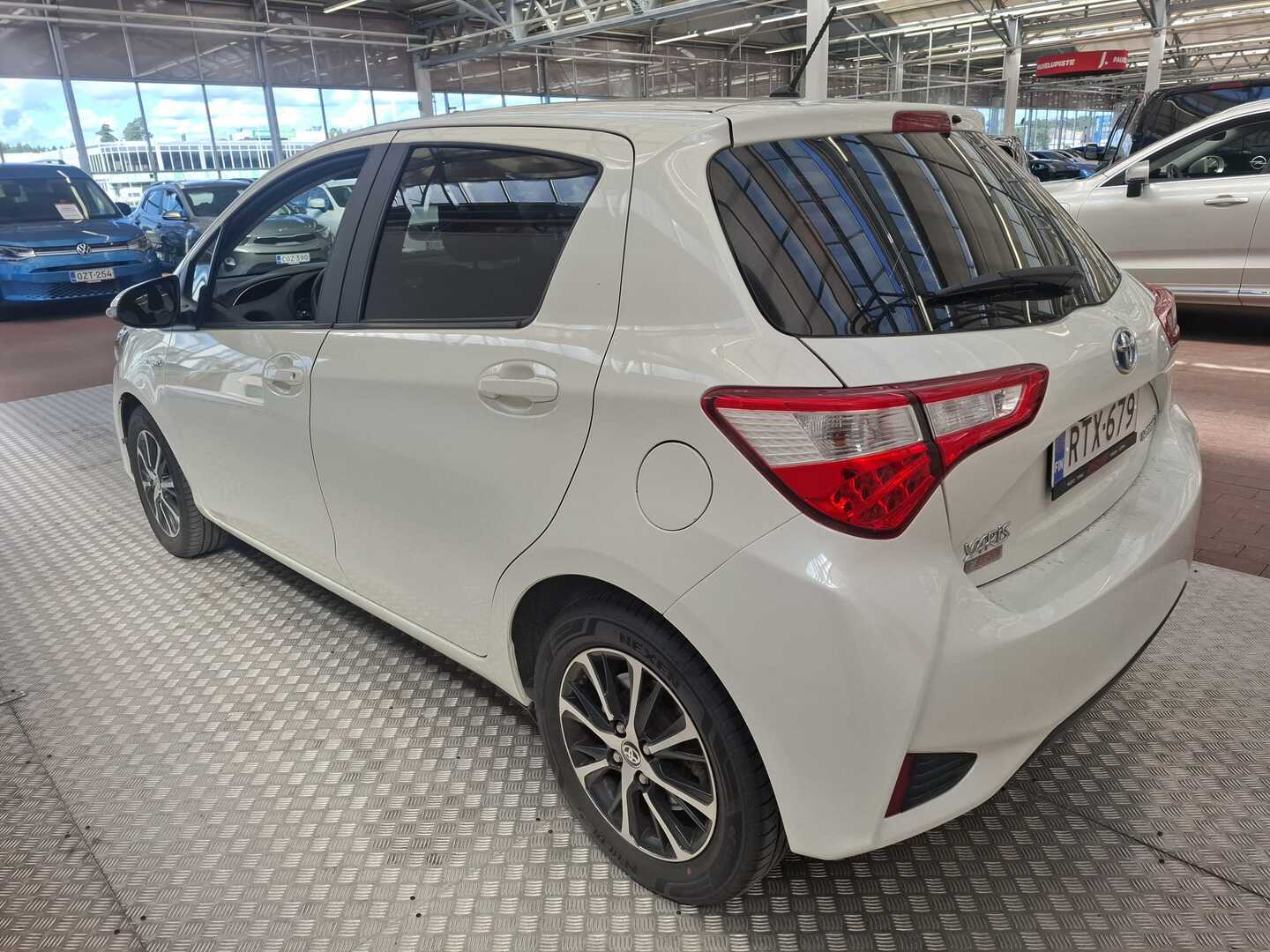 TOYOTA Yaris 2019
