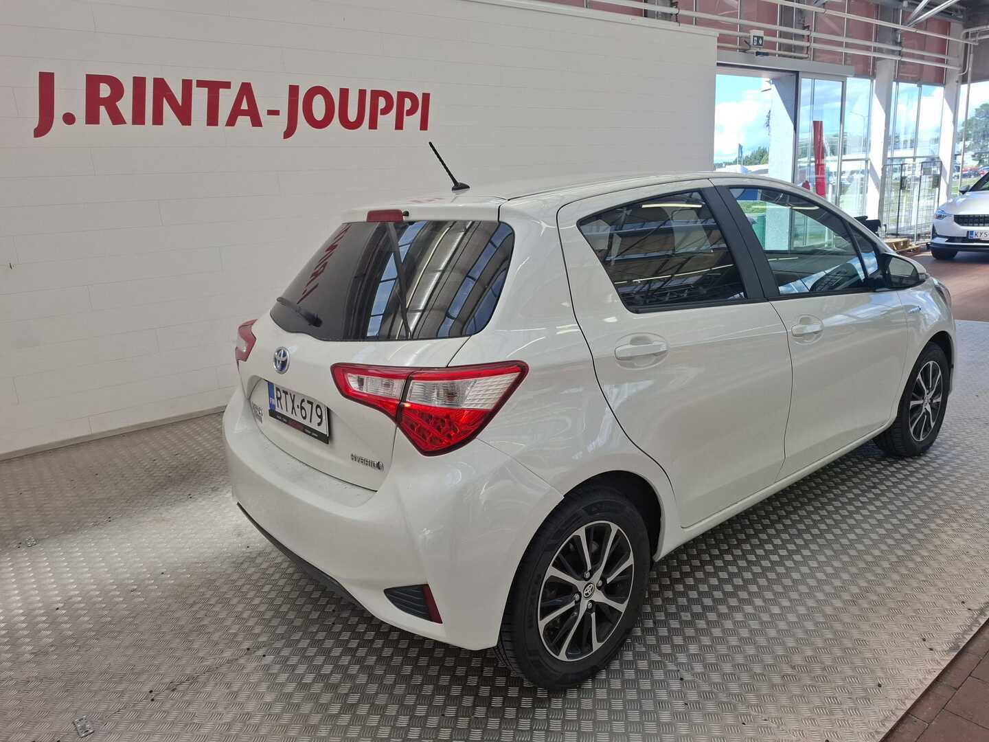 TOYOTA Yaris 2019