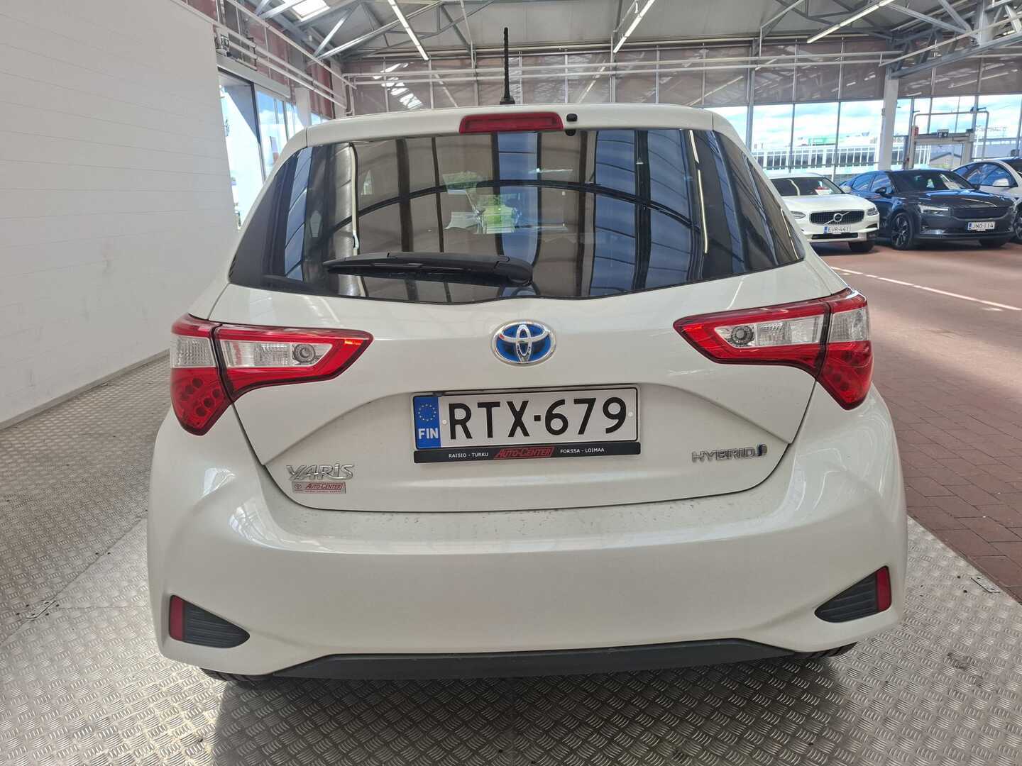 TOYOTA Yaris 2019