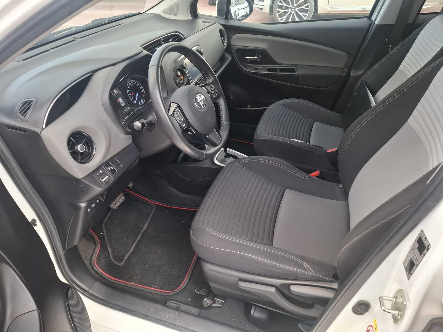 TOYOTA Yaris 2019