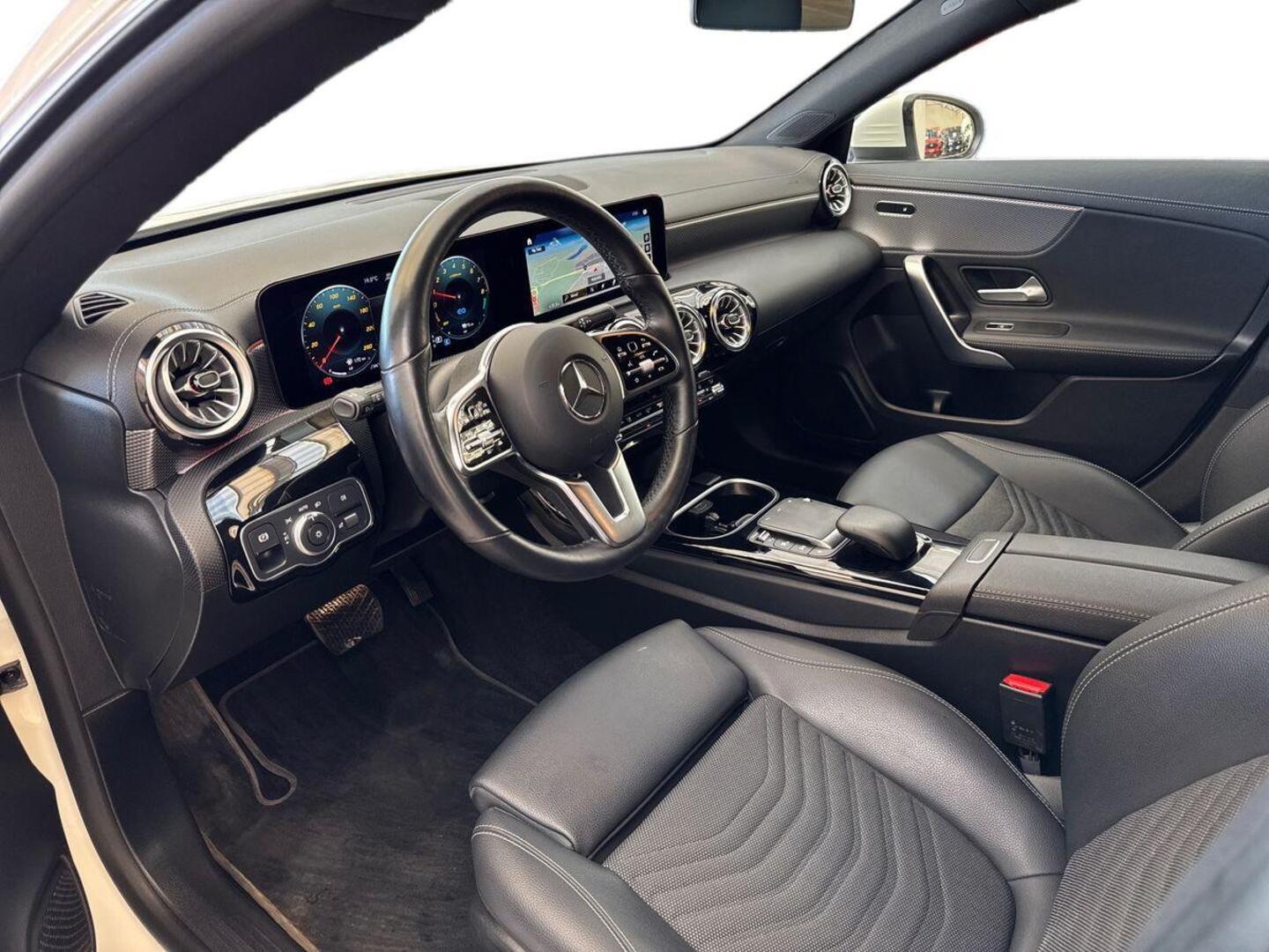 MERCEDES-BENZ CLA 6