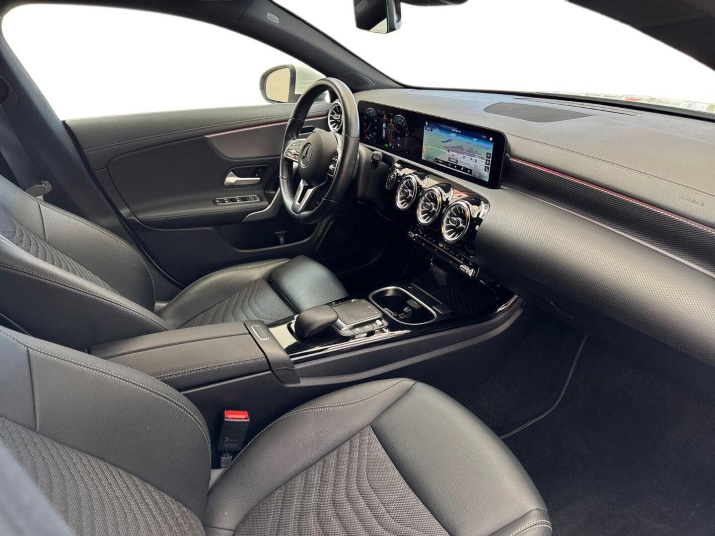 MERCEDES-BENZ CLA 7