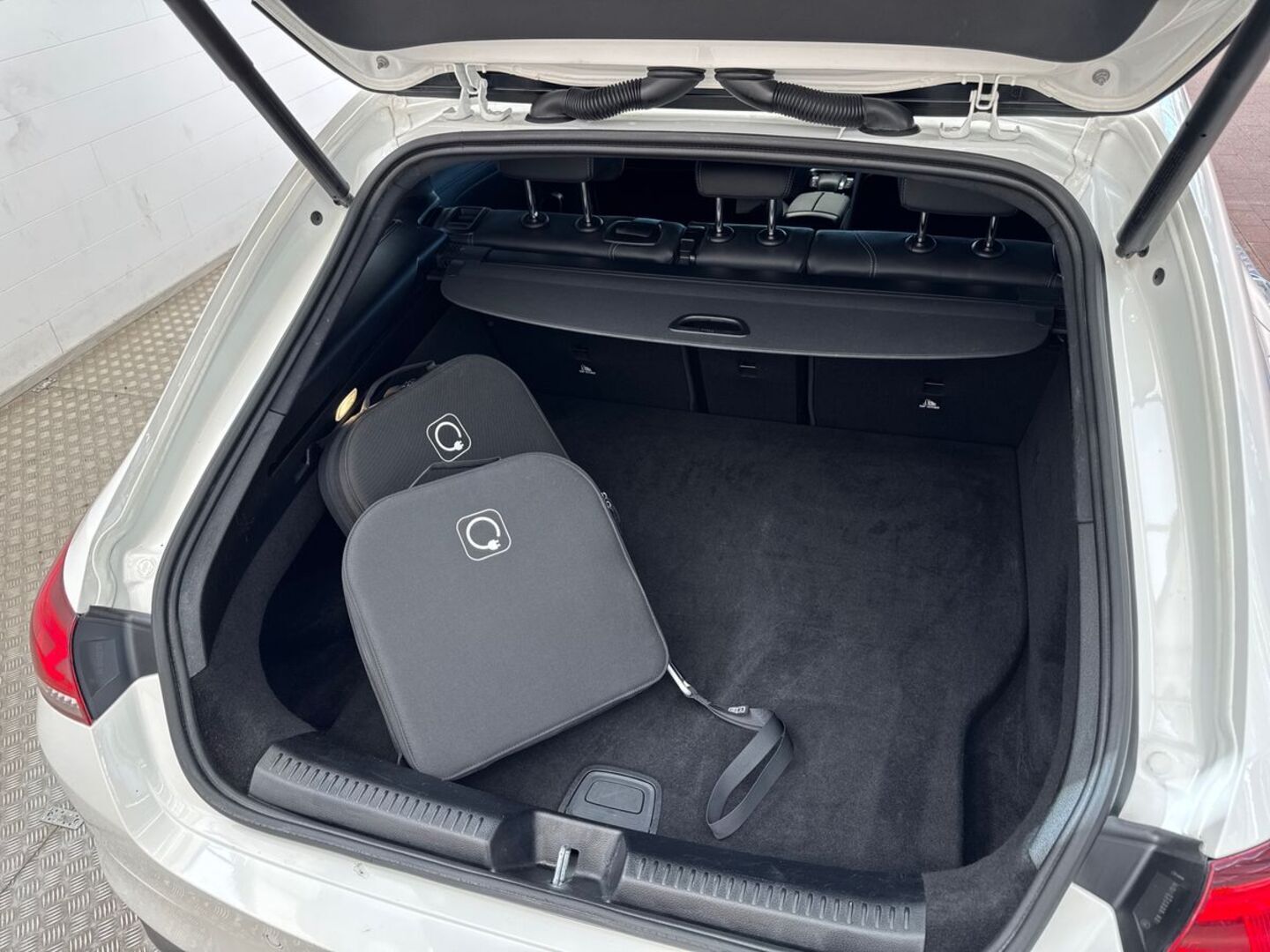 MERCEDES-BENZ CLA 9