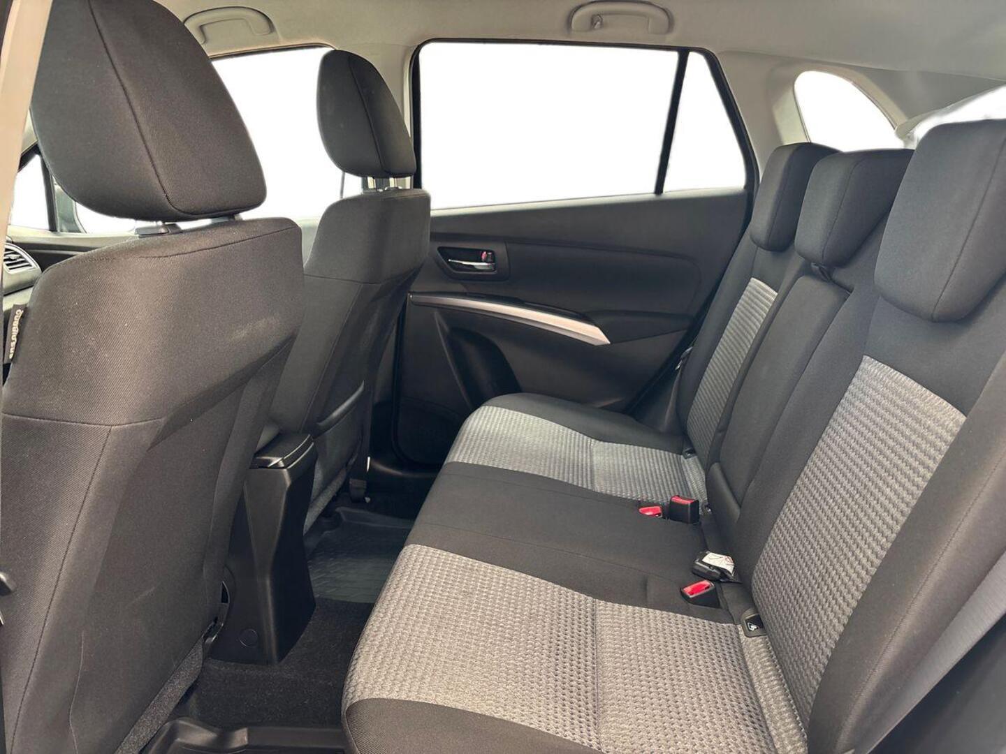 SUZUKI S-Cross 10