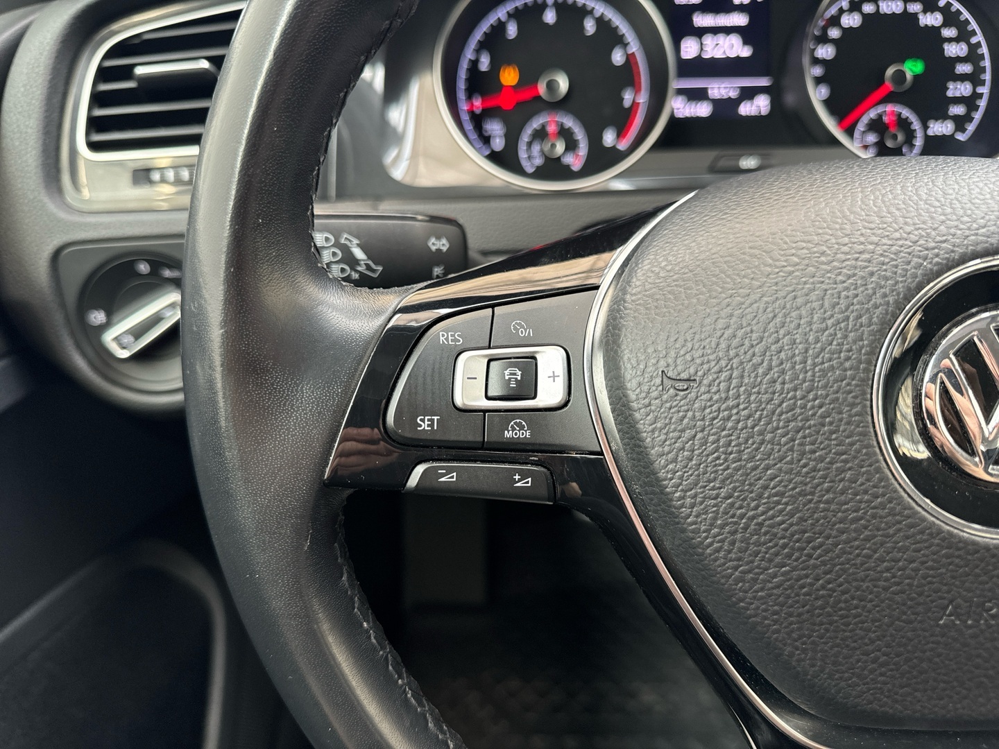 VOLKSWAGEN Golf 2018