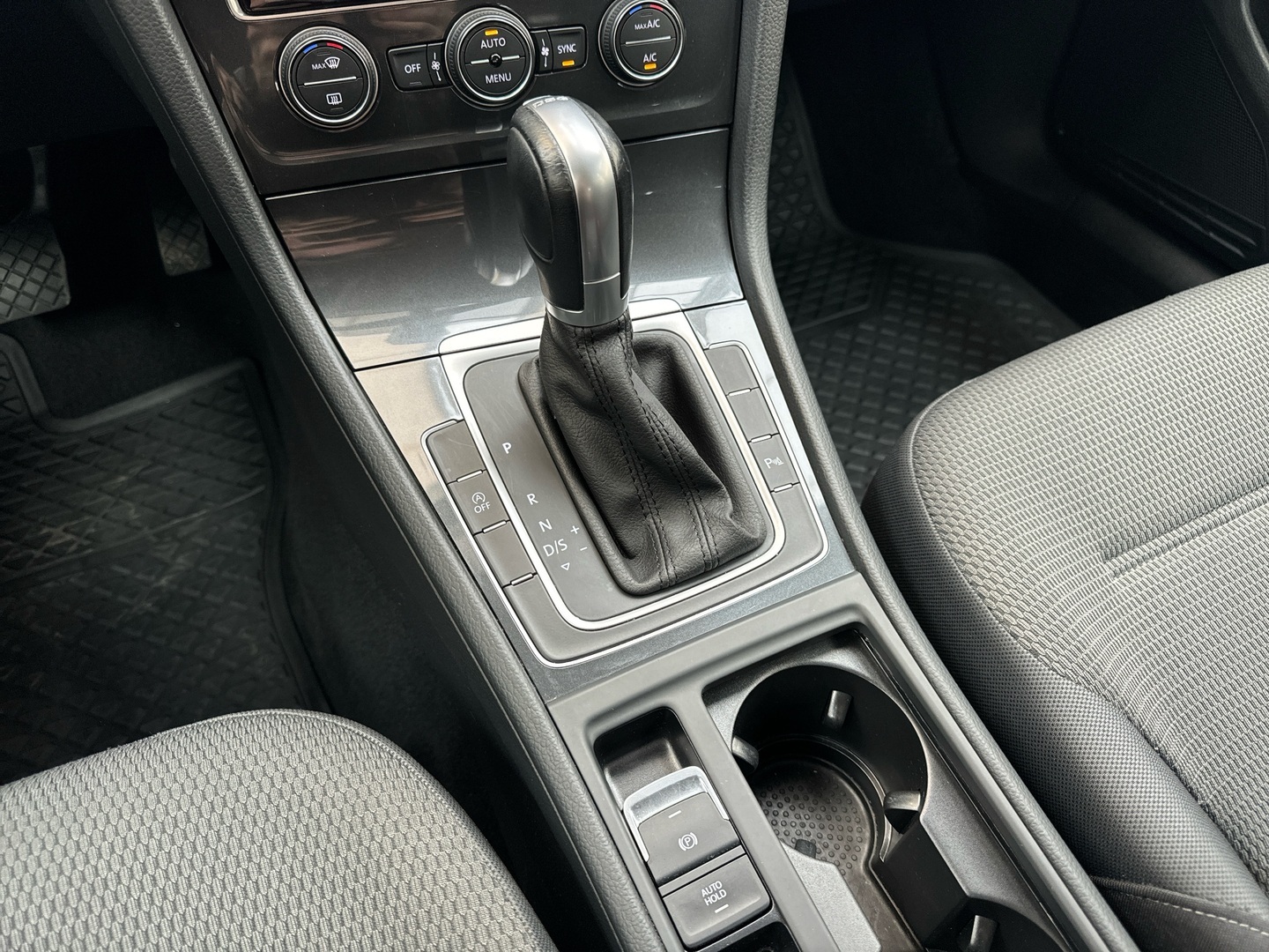 VOLKSWAGEN Golf 2018