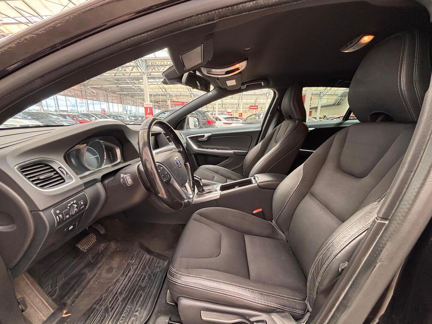 VOLVO V60 2016