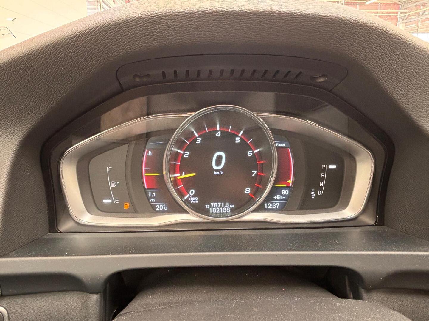 VOLVO V60 2016