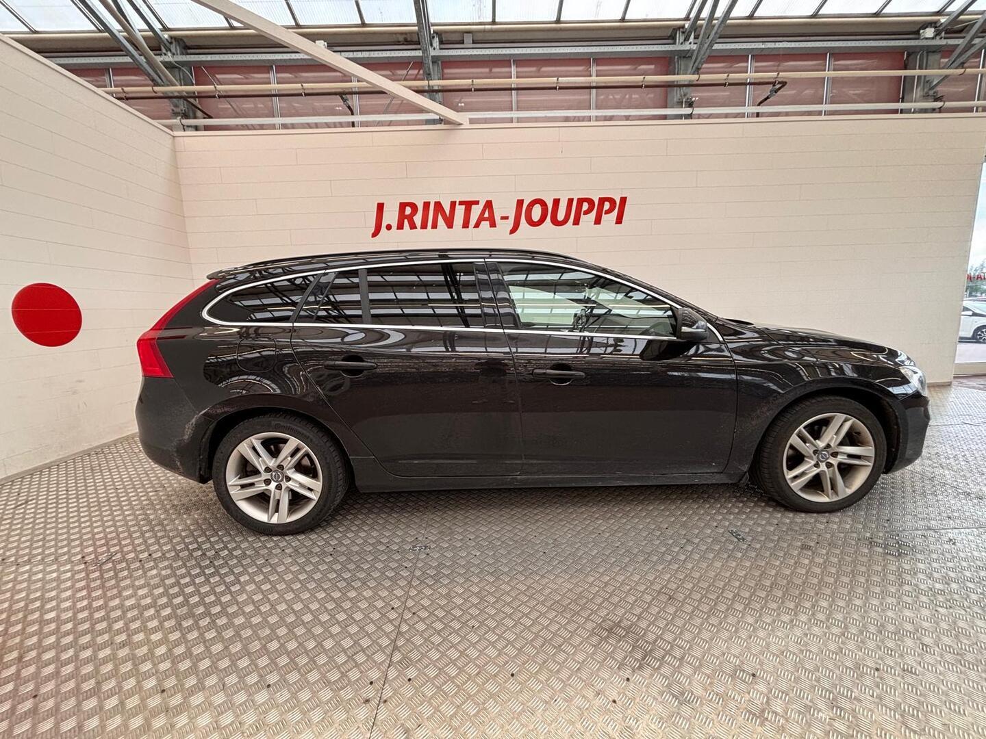 VOLVO V60 2016