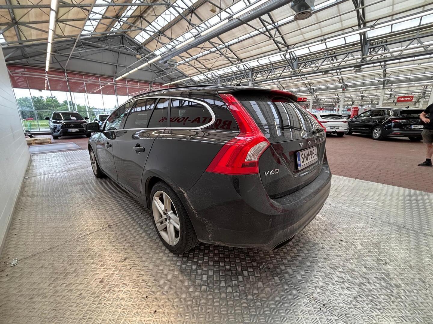 VOLVO V60 2016