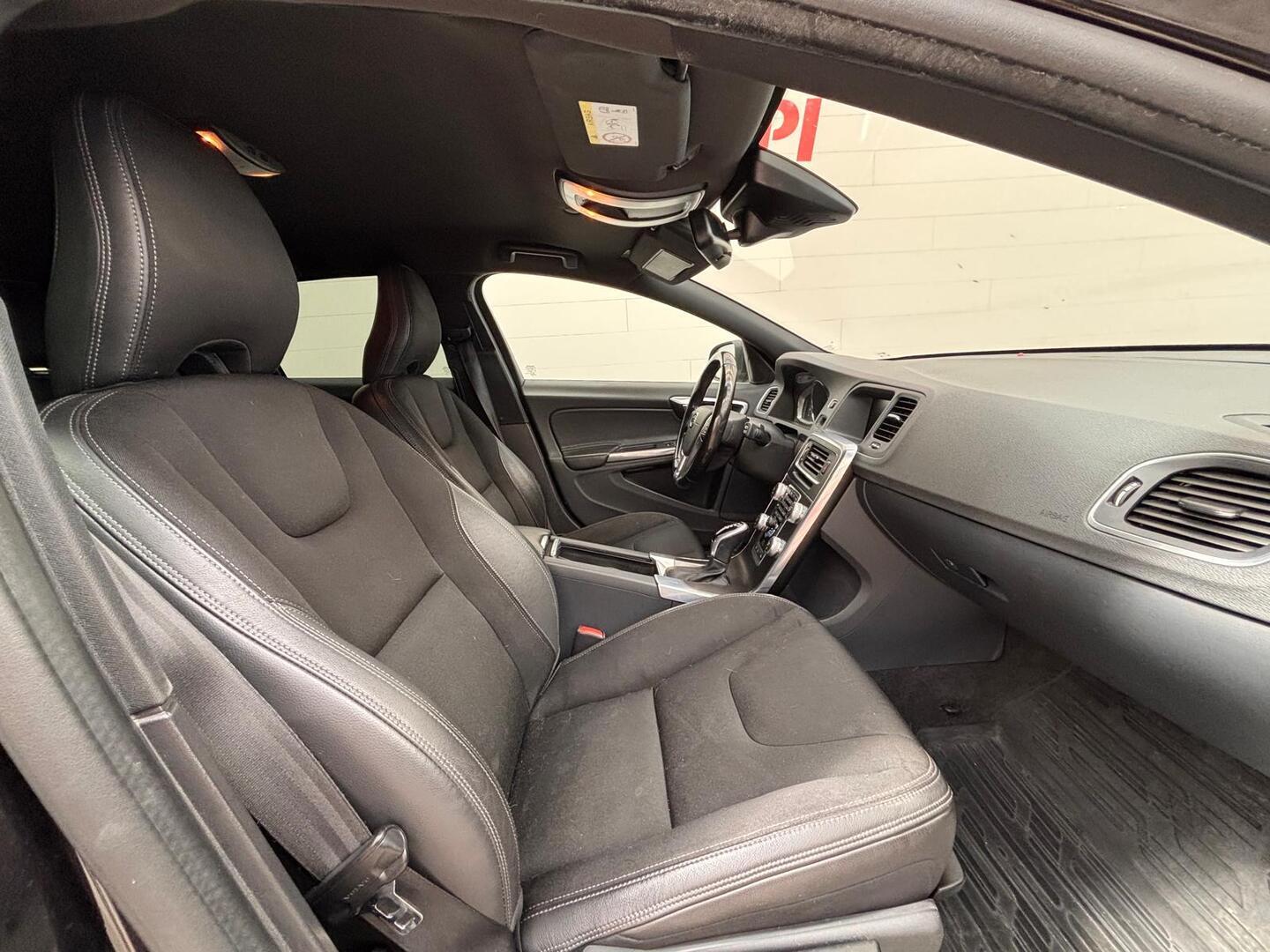 VOLVO V60 2016
