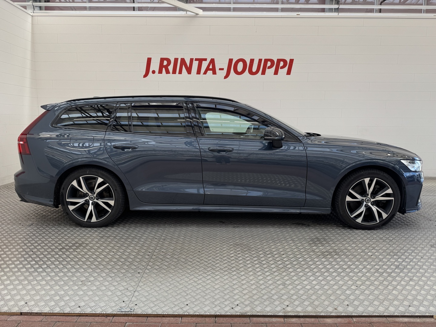 VOLVO V60 2020