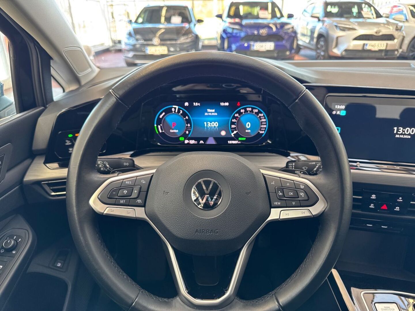 VOLKSWAGEN Golf 2023