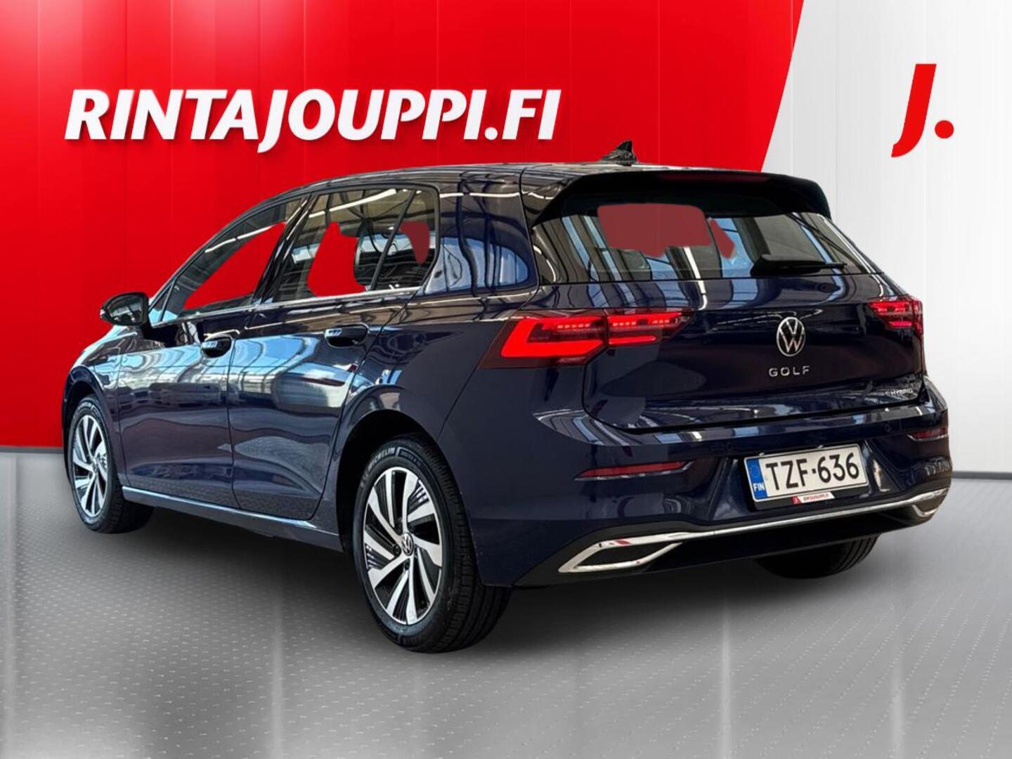 VOLKSWAGEN Golf 2023