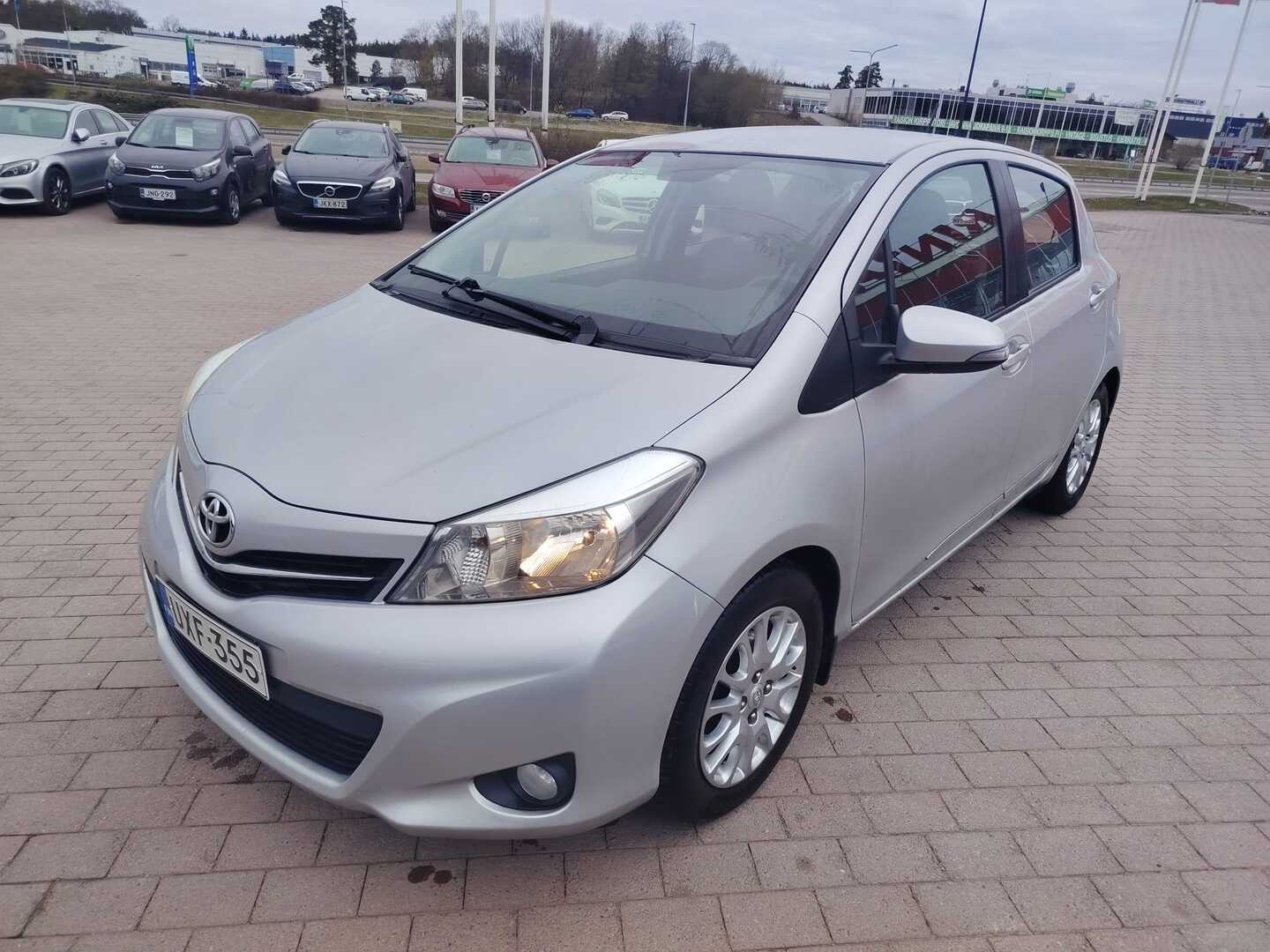 TOYOTA Yaris 2013