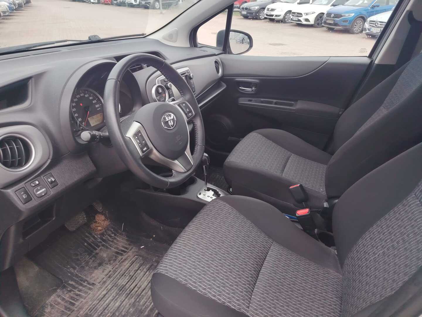 TOYOTA Yaris 2013