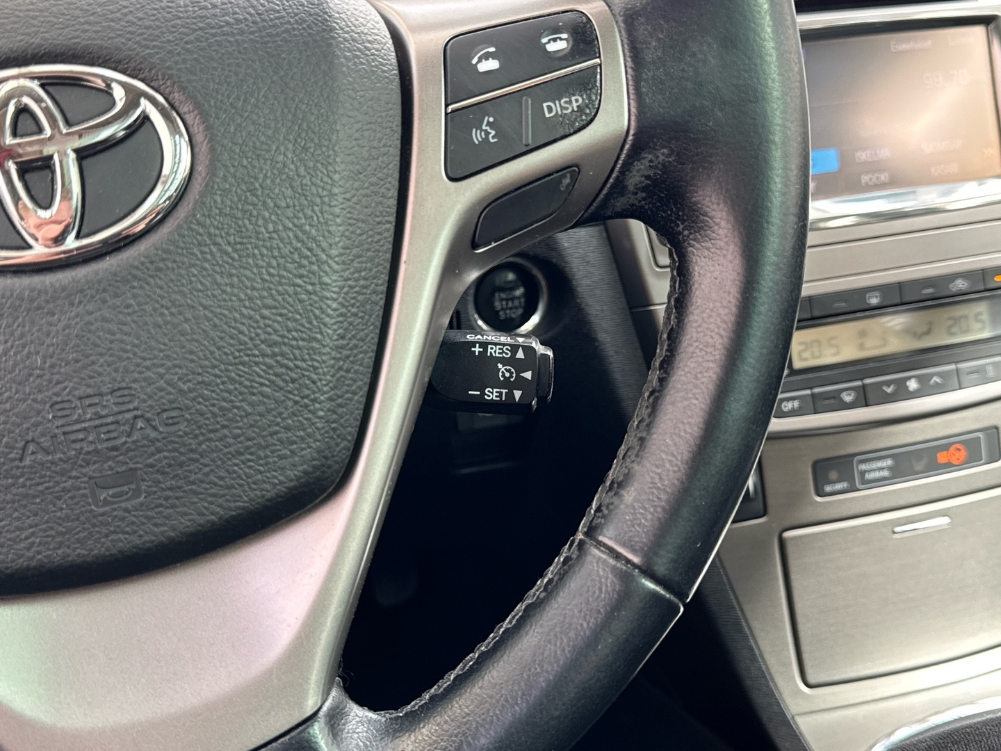 TOYOTA Avensis 2012