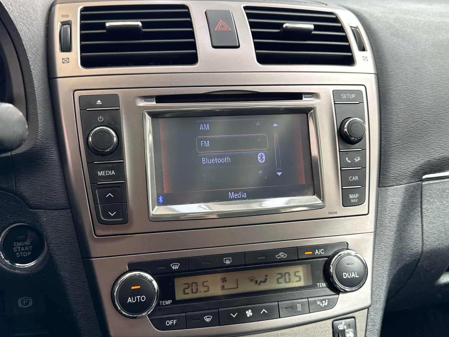 TOYOTA Avensis 2012