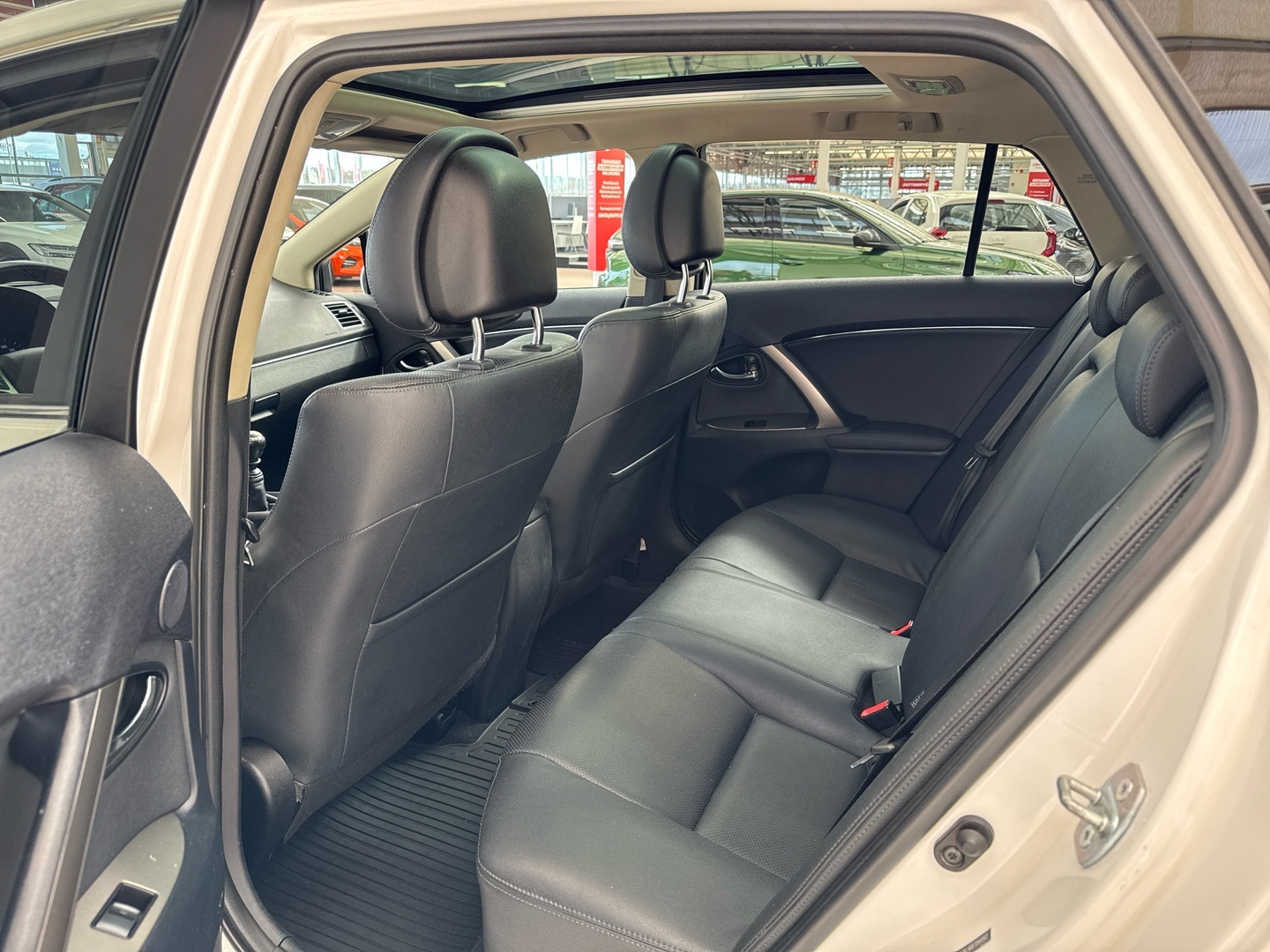 TOYOTA Avensis 2012