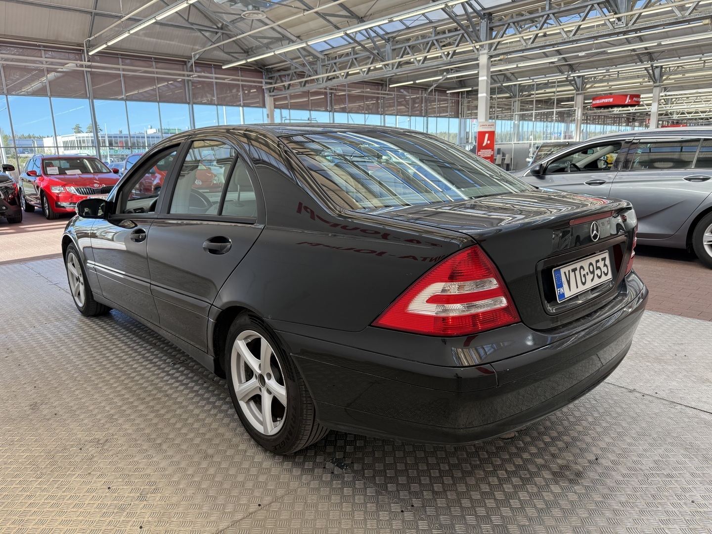 MERCEDES-BENZ C 2004