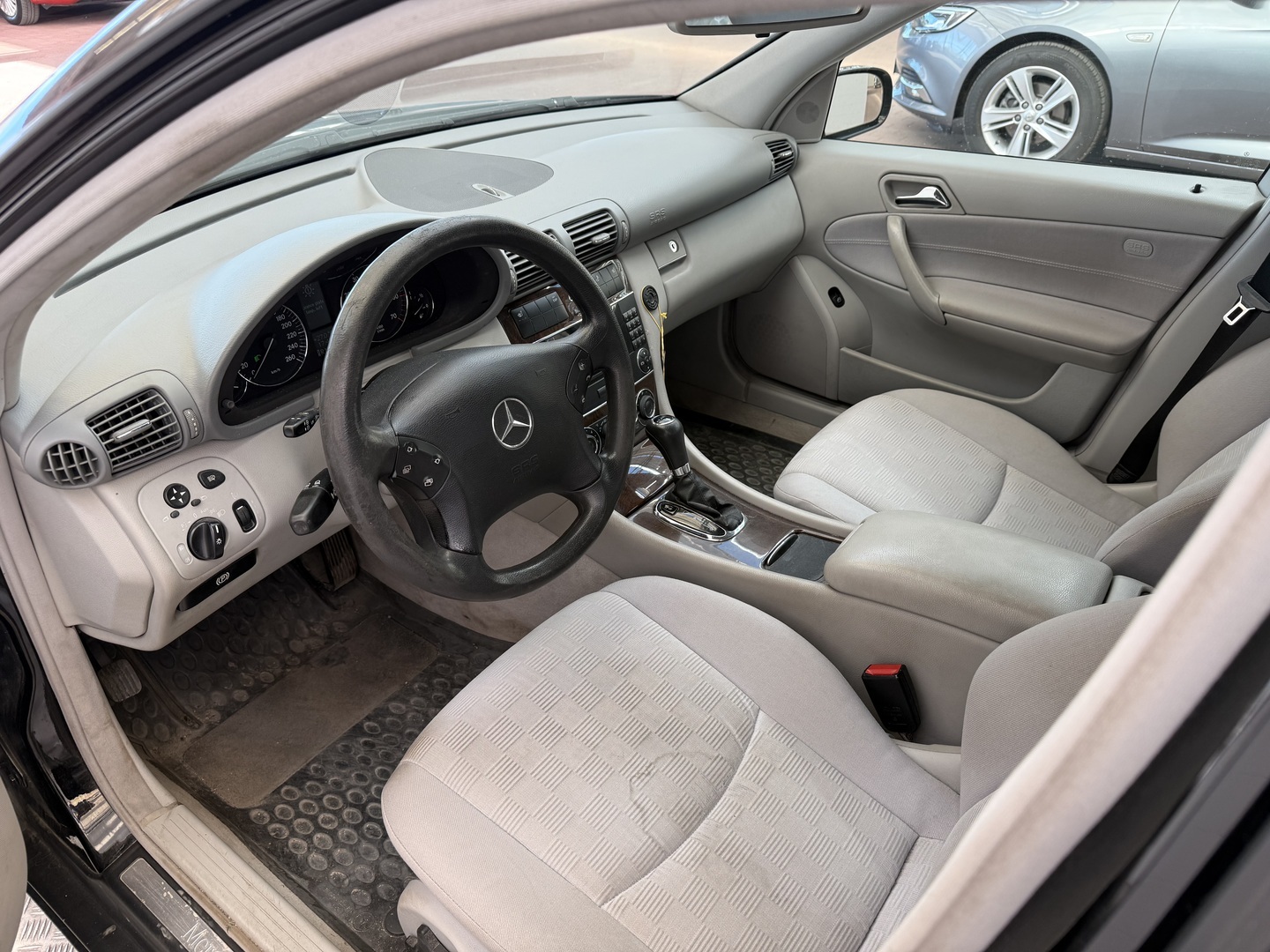 MERCEDES-BENZ C 2004