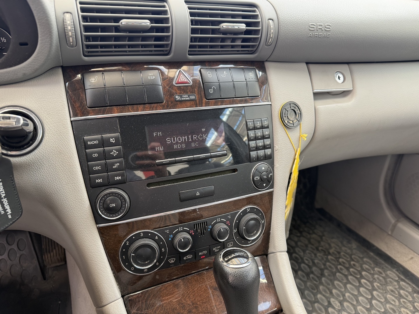 MERCEDES-BENZ C 2004
