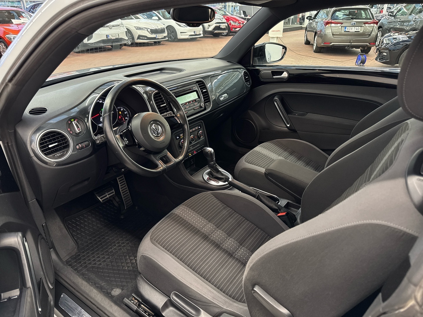 VOLKSWAGEN Beetle 2013