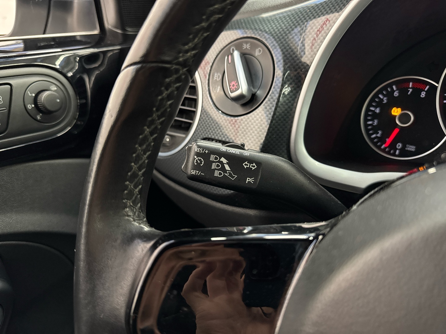 VOLKSWAGEN Beetle 2013