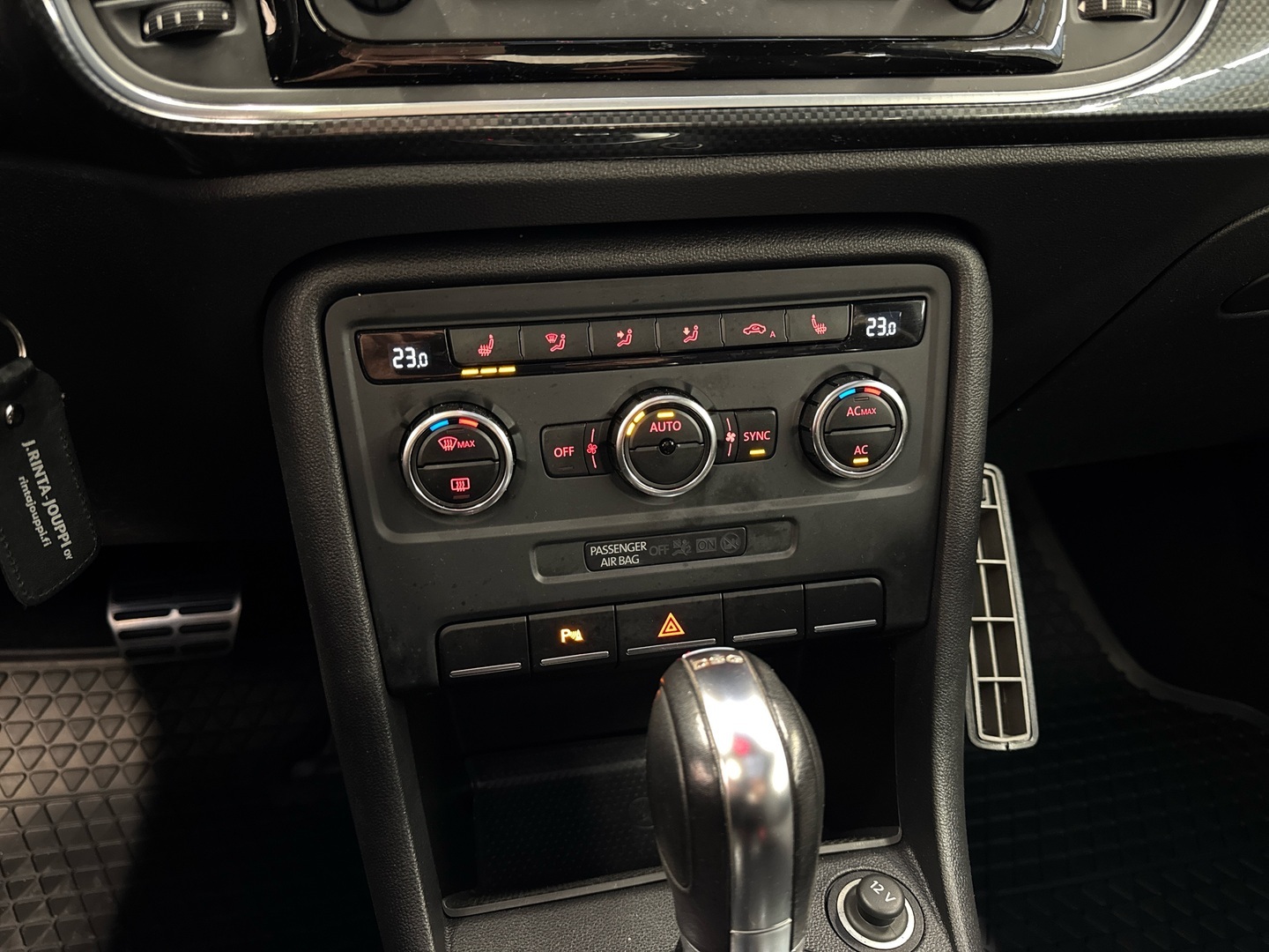 VOLKSWAGEN Beetle 2013