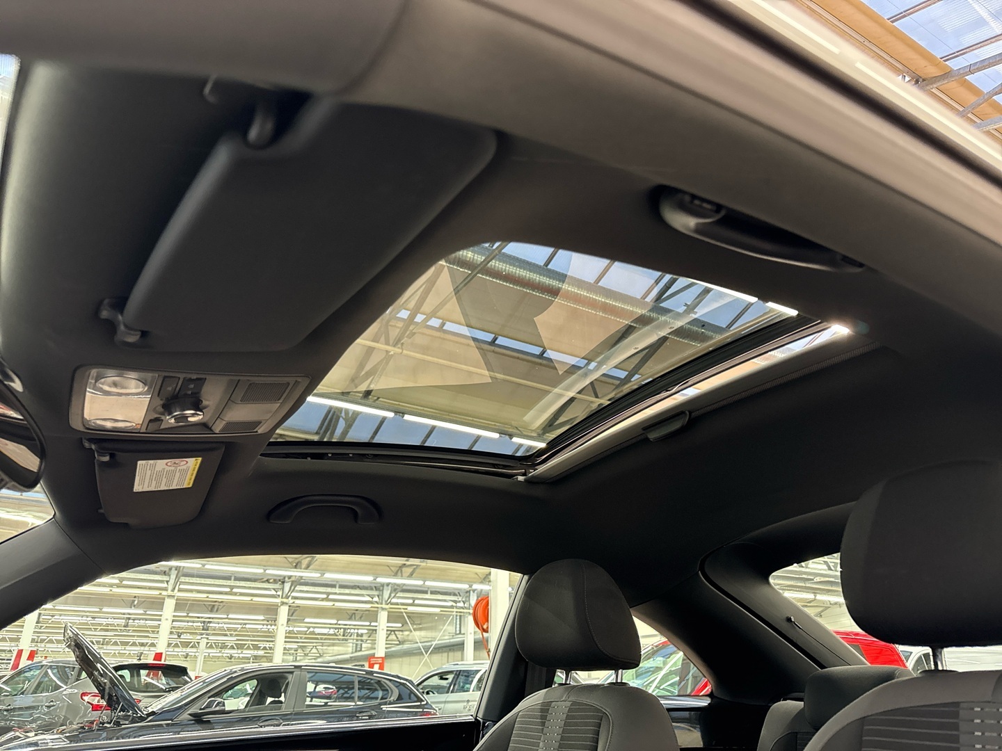 VOLKSWAGEN Beetle 2013