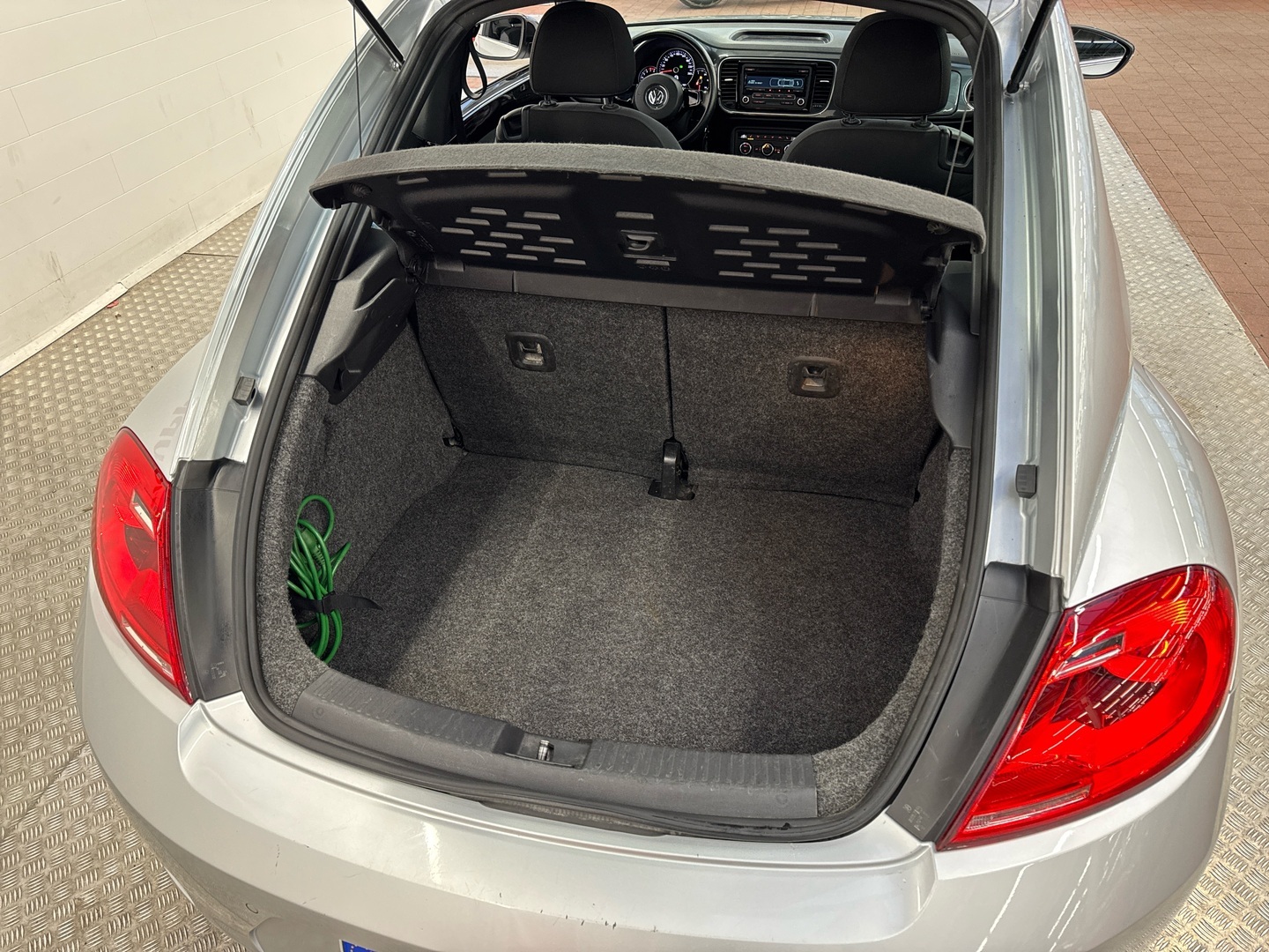 VOLKSWAGEN Beetle 2013