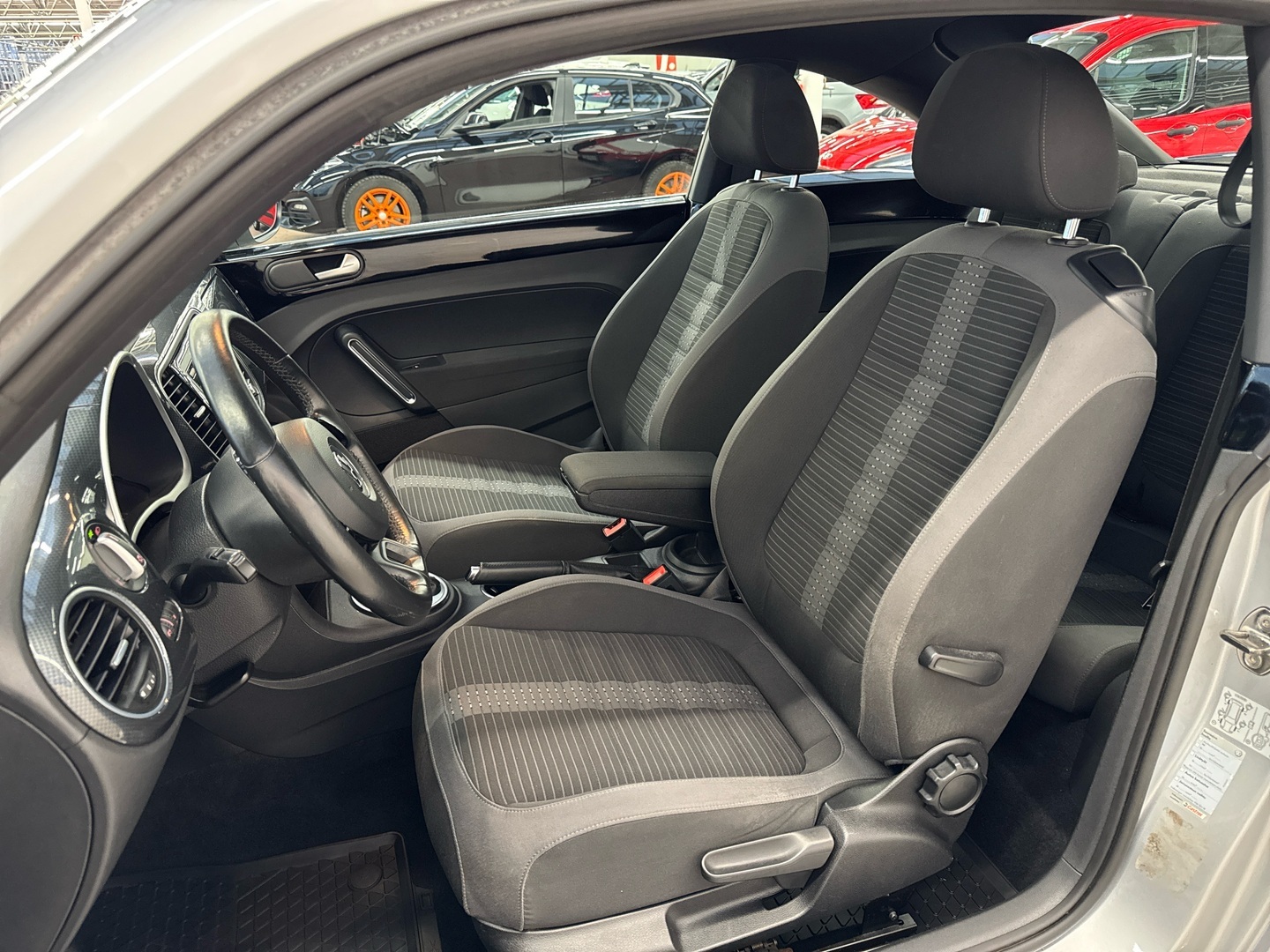 VOLKSWAGEN Beetle 2013