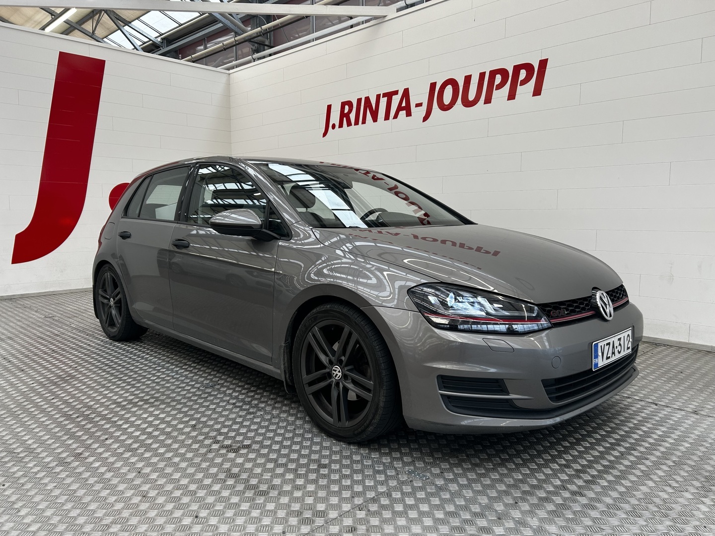 VOLKSWAGEN Golf 2016