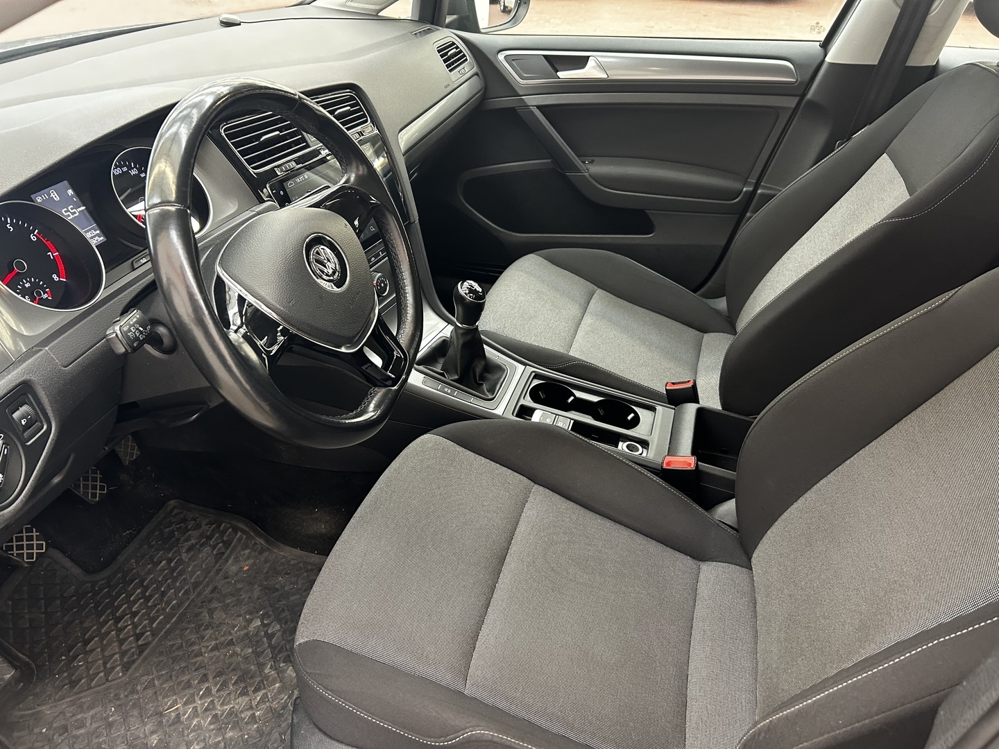 VOLKSWAGEN Golf 2016