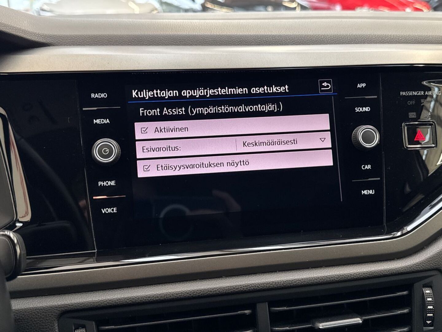VOLKSWAGEN Polo 18