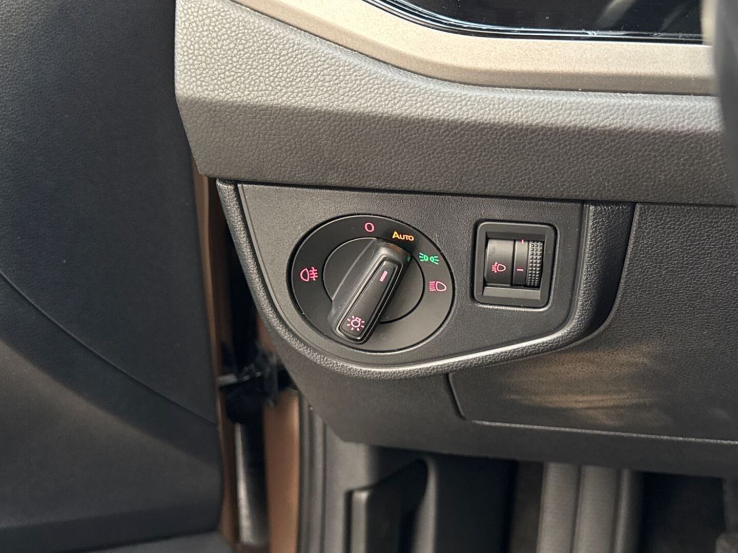 VOLKSWAGEN Polo 22
