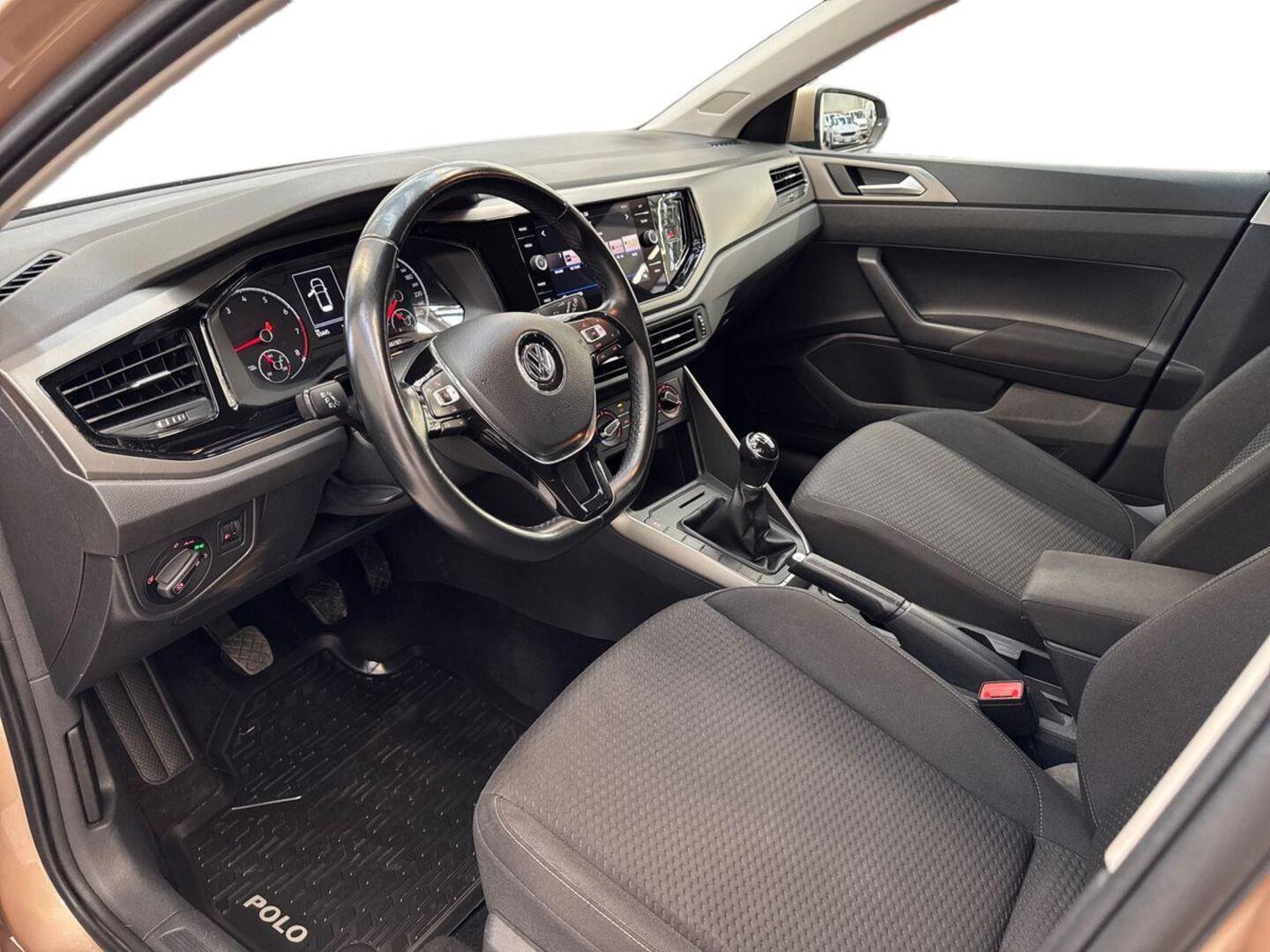 VOLKSWAGEN Polo 7